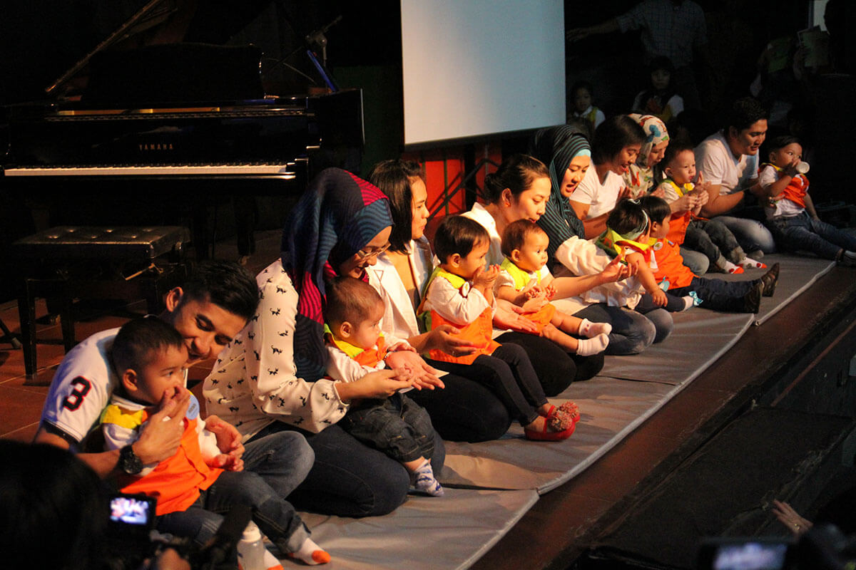 konser musik bayi dan orang tua jonim musik
